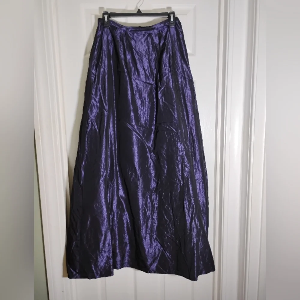 Vtg BCBG MAXAZRIA Shiny Purple Maxi Skirt Women's Size 8